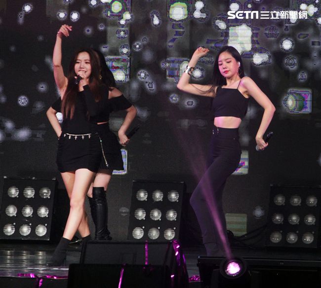 韓國女子團體Apink/Apink亞洲巡迴演唱會，台北最後一站讓歌迷High翻天。（記者邱榮吉/攝影）
