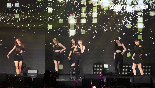 韓國女子團體Apink/Apink亞洲巡迴演唱會，台北最後一站讓歌迷High翻天。（記者邱榮吉/攝影）