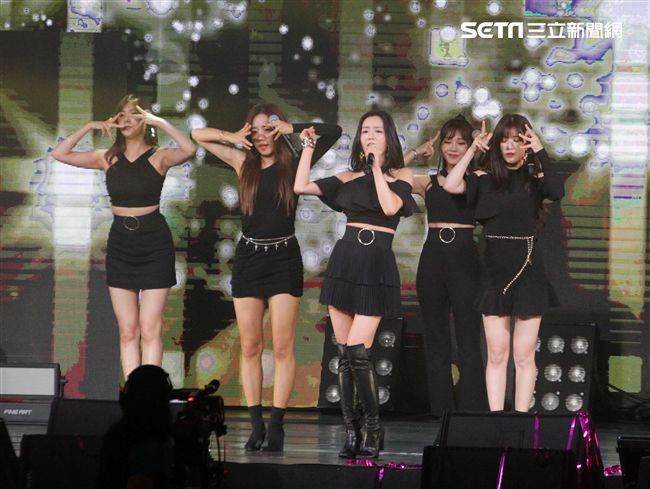 韓國女子團體Apink/Apink亞洲巡迴演唱會，台北最後一站讓歌迷High翻天。（記者邱榮吉/攝影）