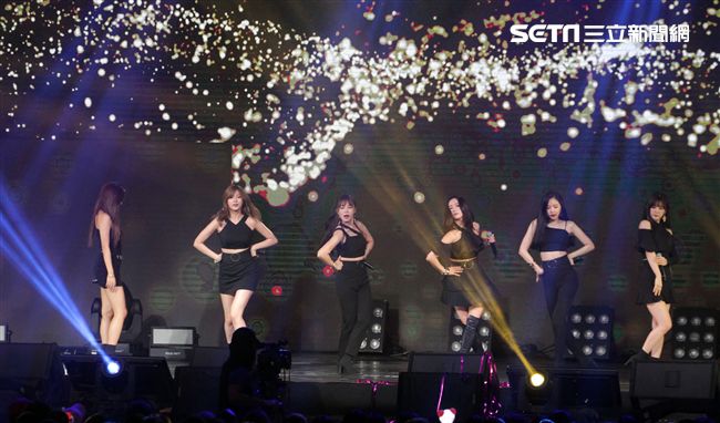 韓國女子團體Apink/Apink亞洲巡迴演唱會，台北最後一站讓歌迷High翻天。（記者邱榮吉/攝影）