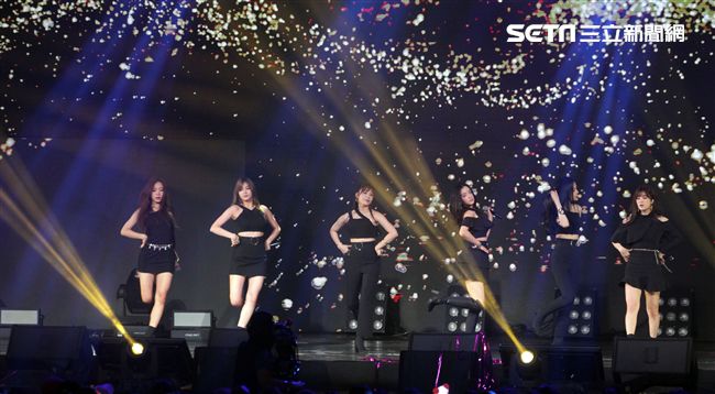 韓國女子團體Apink/Apink亞洲巡迴演唱會，台北最後一站讓歌迷High翻天。（記者邱榮吉/攝影）