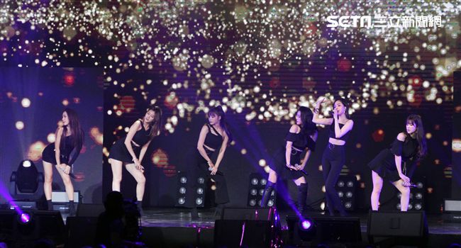 韓國女子團體Apink/Apink亞洲巡迴演唱會，台北最後一站讓歌迷High翻天。（記者邱榮吉/攝影）