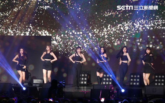韓國女子團體Apink/Apink亞洲巡迴演唱會，台北最後一站讓歌迷High翻天。（記者邱榮吉/攝影）