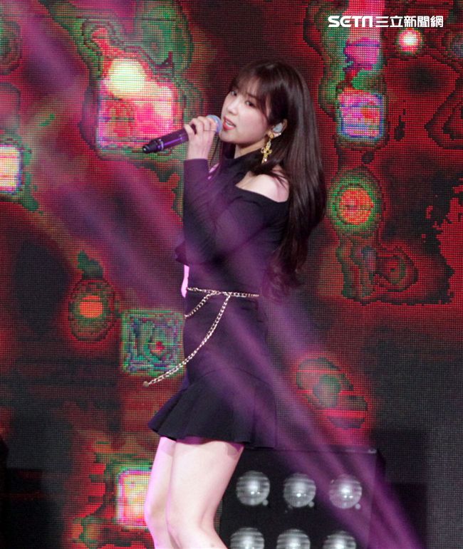 韓國女子團體Apink/Apink亞洲巡迴演唱會，台北最後一站讓歌迷High翻天。（記者邱榮吉/攝影）