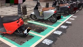 電東機車,專用,停車格,充電,爆怨公社　圖／翻攝自臉書爆怨公社