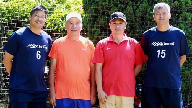 董事長都熱血排球人　被球玩也開心