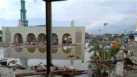 印尼強震引發海嘯　巴路市災情慘（2）印尼中蘇拉威西省昨晚發生強震，引發海嘯，濱海城市巴路市（Palu）受創慘重。（當地餐飲業者范永勝提供）中央社記者周永捷雅加達傳真　107年9月29日