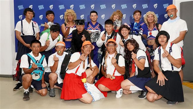 選秀狀元吸奶嘴　富邦菜鳥日爆笑登場