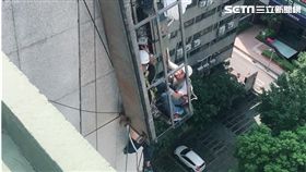 台北,工人,洗窗,欄架（圖／翻攝畫面）