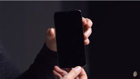 蘋果,iPhone,愛瘋,iPhone XS,iPhone XS MAX,充電
圖／翻攝自影片