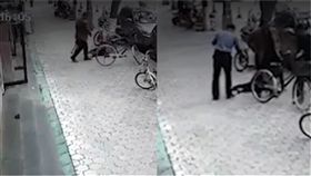 大陸,丟錢,老婆婆（圖／翻攝自梨視頻）