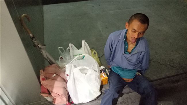 癲癇男全身顫抖　賣糖逾12小時維生