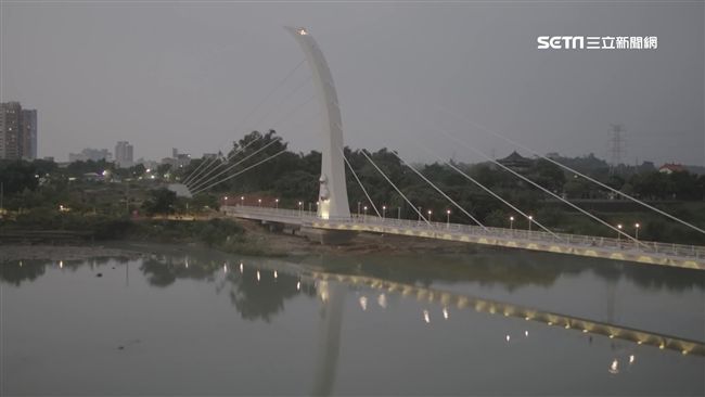 新地標彌陀映月橋啟用　日夜景色皆美