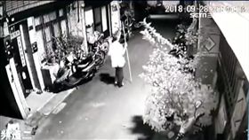 舞棍伯夜闖暗巷 戳監視器連偷4宅