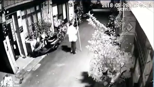 舞棍伯戳轉監視器　佈局地形連偷4宅