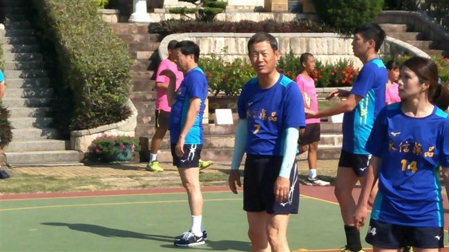 永信兩董座　親自下場以球迎賓