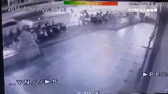 違規拒檢倒車撞！警鳴槍示警駕駛仍逃