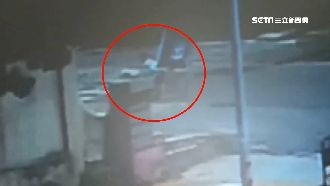 國中生騎單車逆向衝　遭重機輾爆頭亡