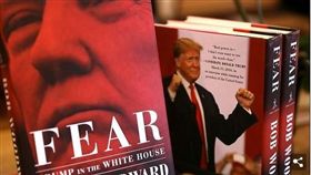 關於川普白宮的書籍「恐懼：川普入主白宮」在亞馬遜暢銷書排行榜上名列前茅。（圖／翻攝自每日郵報）