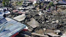 印尼蘇拉威西島遭強震和海嘯襲擊／youtube