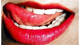 16:9
嘴 嘴巴 嘴唇 紅唇 舌頭 咬咬 口交 性感
圖／攝影者Ninha Morandini, Flickr CC License
https://flic.kr/p/4CEkht