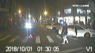 轎車經十字路口未減速　慘撞休旅車