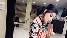 ▲相較其他伊拉克女性，費爾斯作風大膽。（圖／翻攝自費爾斯IG）
https://www.instagram.com/its.tarafares/