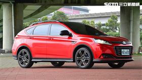 Luxgen U6 GT220。（圖／鍾釗榛攝影）