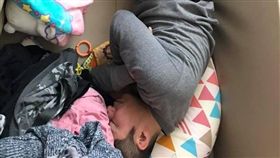 豬隊友,寶寶,哄,爸爸,／翻攝自爆廢公社