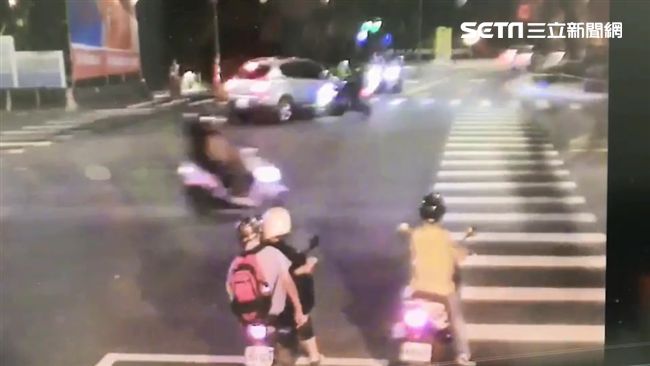 休旅車左轉疑未禮讓　騎士撞上重摔
