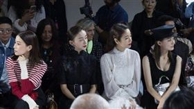 林心如、佘詩曼、吳謹言、徐璐齊聚巴黎時裝周，被網友戲稱是「乾隆的家人」/還珠格格/延吸攻略/甄嬛傳。(翻攝微博)