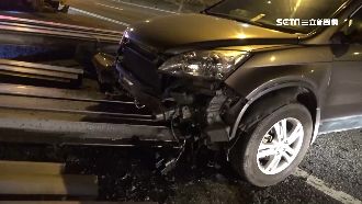 拖板車國道衝撞噴裝！鋼筋如箭射過來