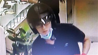 快指認！高雄彰銀斯文男搶嫌面容曝光