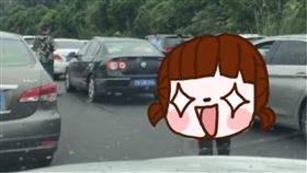 塞車,高速公路,連假,太極拳,阿嬤,十一連假,淡定　圖／翻攝自微博　https://goo.gl/3YvM2c