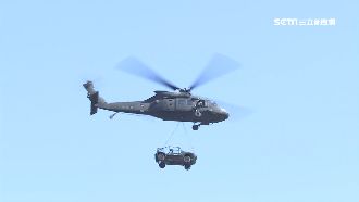 國慶操演！陸空出動「黑鷹吊戰術車」