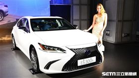 LEXUS ES 300h。（圖／鍾釗榛攝影）