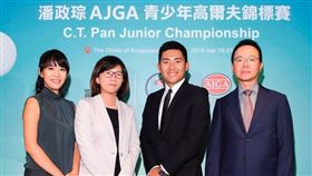 潘政琮老婆林盈君（左起）、富邦金控副總陳昭如、潘政琮及台灣高協理事長王政松。（圖／富邦金控提供）