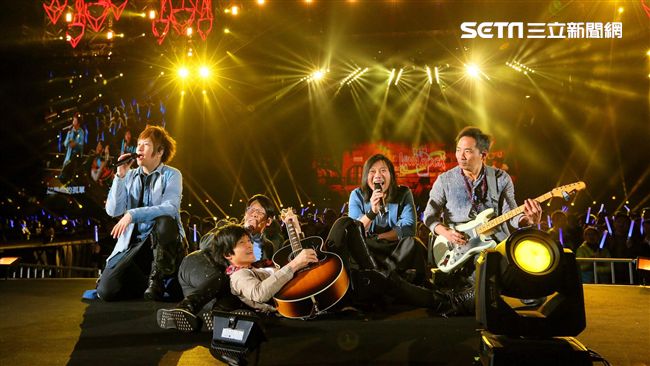 天團來啦！五月天獻禮陪你過耶誕跨年