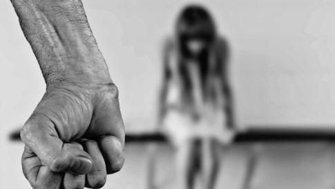 母與3子女拍A片　只為討男網友歡心