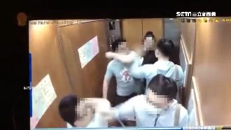 搭電梯遇冤家　竟朝對方暴打猛踹
