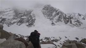 巴基斯坦,雪崩,登山
https://www.facebook.com/masoom.dario/videos/1974591965933696/