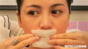 醫師黃毓惠提醒，唇部卸妝別過度摩擦，以免傷害唇部皮膚。（示意圖／記者楊晴雯攝）