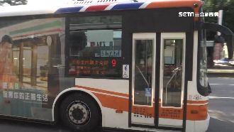 司機大吼「滿車了啦」　老婦嚇到下車