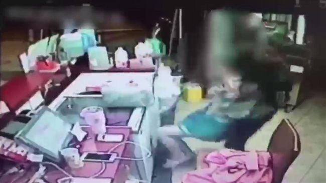 「想非禮她」！工人摀口拖行紅茶辣妹
