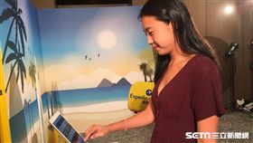 訂房,訂票。（圖／記者馮珮汶攝）