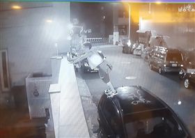 台南,豪宅,草坪,爬牆,少婦,無故入侵住宅罪,