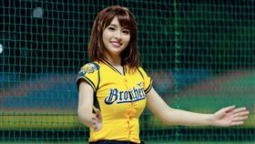 啦啦隊上圍太驚人！網暴動：胸弟加油
中信兄弟,無安打,啦啦隊,峮峮
翻攝自臉書粉絲團《峮峮》