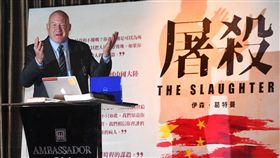 屠殺作者葛特曼開國際記者會（1）書籍「屠殺」（The Slaughter）作者伊森．葛特曼（Ethan Gutmann）（圖）2日在台北舉行國際記者會，會中指稱台北市長柯文哲到中國推廣葉克膜技術，間接助長法輪功學員器官被活摘的可能。中央社記者孫仲達攝　107年10月2日