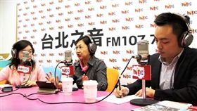 徐佳青、洪孟楷接受訪問蔻蔻早餐談選情,來源翻攝臉書。