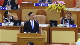 藍選將紛請益  朱立倫：好朋友見面新北市長朱立倫（2排左2）26日到新北市議會備詢，民進黨籍議員認為藍營市長參選人紛向朱立倫「請益」，顯示朱立倫在國民黨內仍是參選2020年總統大選的最佳人選。朱立倫表示，不是請益，只是好朋友見面。中央社記者王鴻國攝  107年9月26日